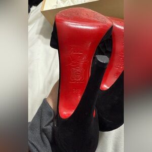 Elegant Christian Louboutin suede heels 38.5